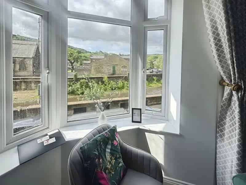 2 Bedroom Flat for Sale Mytholmroyd West Yorkshire