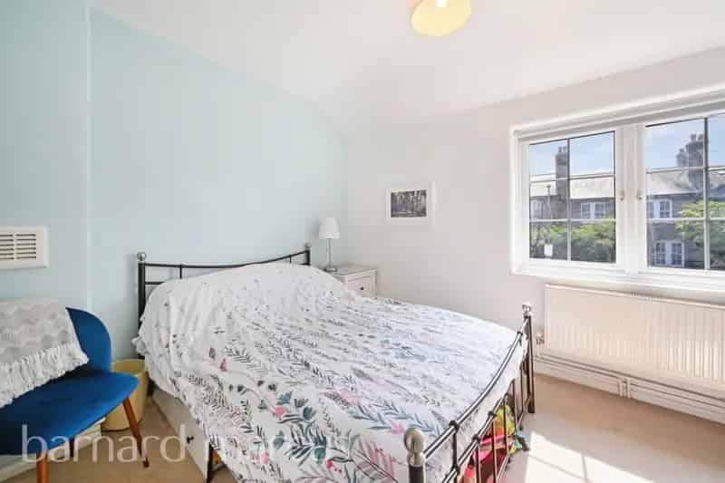 Two Double Bedroom Cottage Near Tooting Broadway Tube