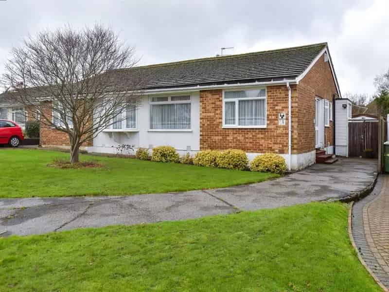 2 bedroom semi-detached bungalow for sale