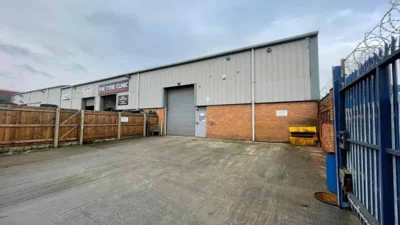 Industrial Unit Steel Frame LED Lighting First Floor Offices