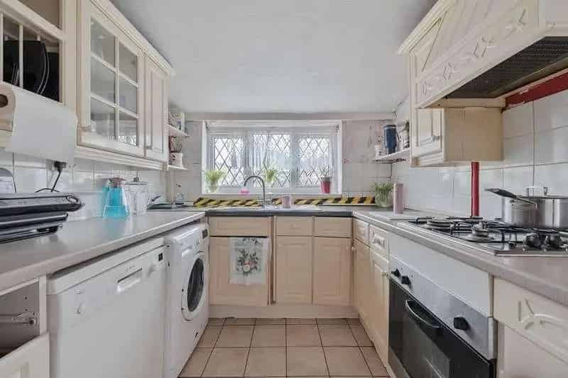 2 bed house for sale