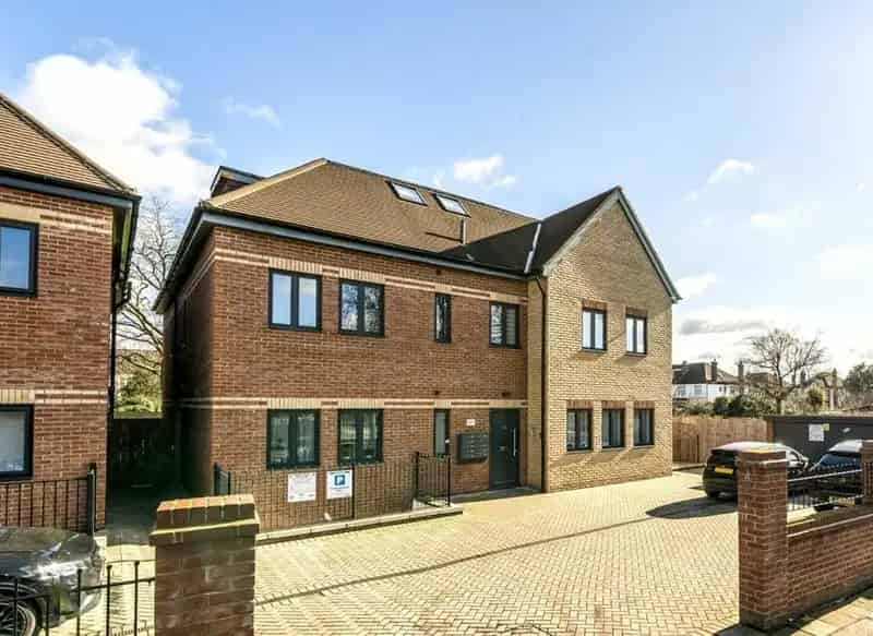 One Bedroom Apartment near Ealing Common Station