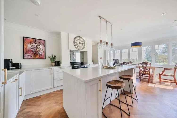 3 Bed Flat for Sale in Historic Country House