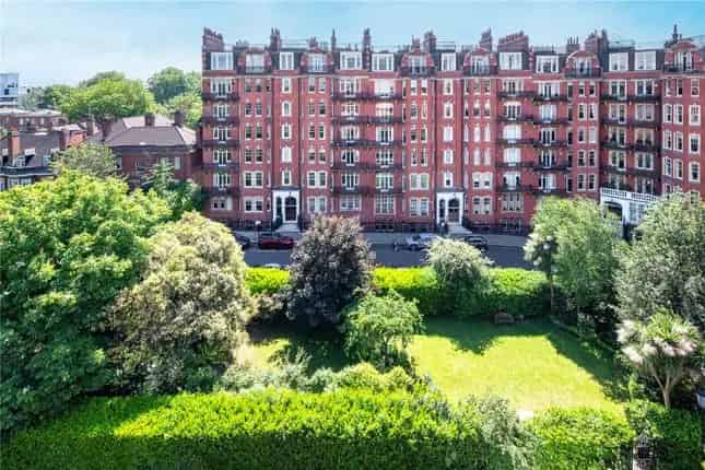 Flat for Sale in Oakwood Court London W14