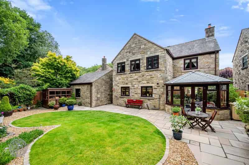 4 Bedroom Detached House for Sale Bradshaw Hall Drive