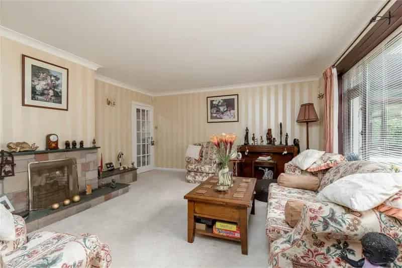 5 Bed Bungalow - Detached with 3 Reception Rooms