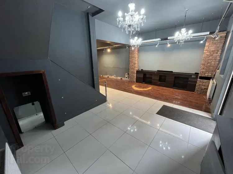 Retail Office Building 847 sq ft Two-Story Traditional Blockwork
