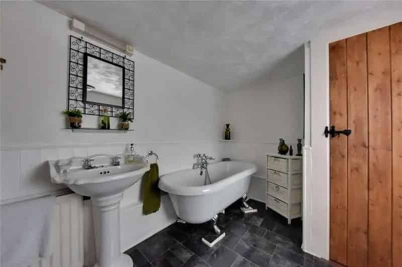 2 bed house for sale