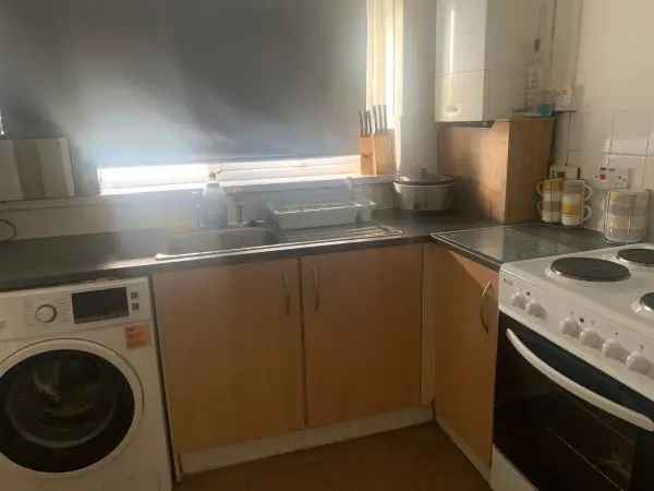 Flat For Rent in Tameside, England