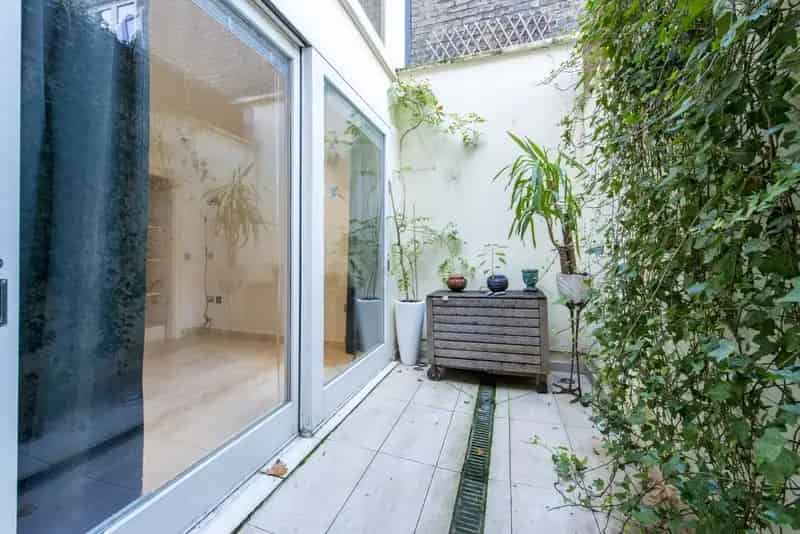 2 Double Bedroom Apartment near Holland Park Station