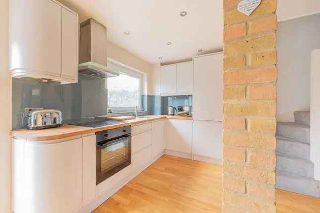 2 Bedroom House to Rent in Beckton, London E16