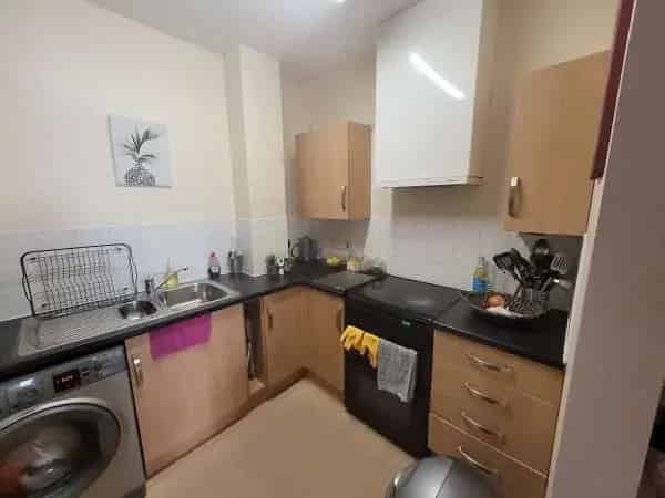 2 Bed Flat Near Northern Victoria Lines Clapham Common
