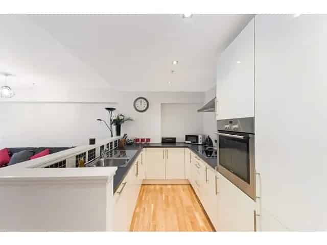 2 Bedroom Flat for Sale High End Contemporary City Living