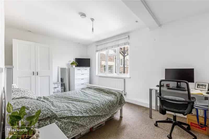 2 Bedroom Apartment Chiswick High Road London