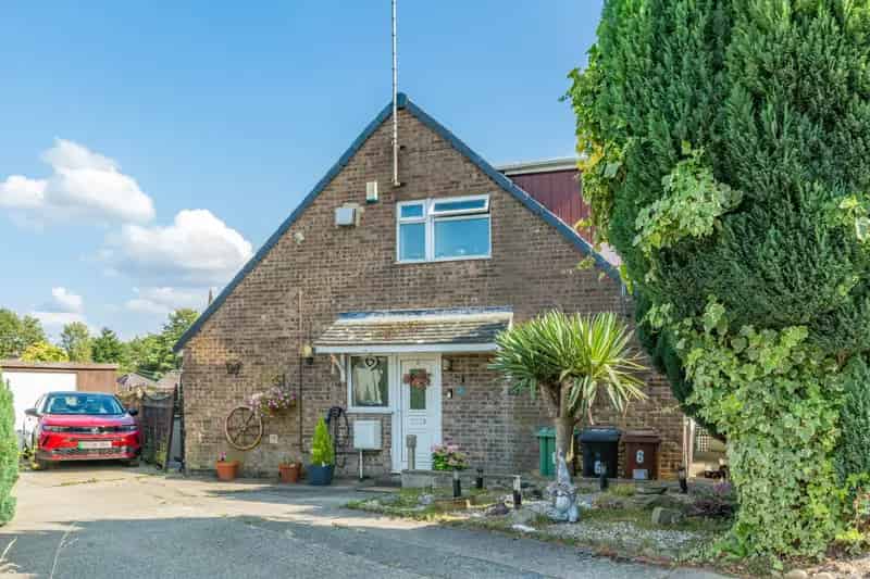 3 Bedroom Semi-Detached House to Rent