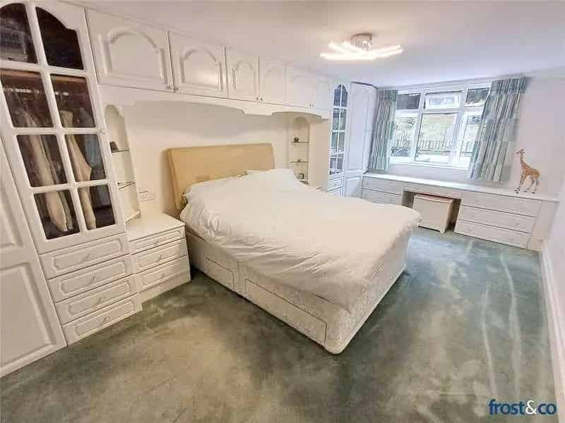 2 Bed Flat for Sale - Ground Floor Apartment with Terrace and Parking