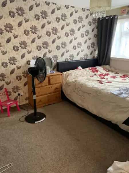 Beautiful 3 Bedroom House with Parking and Garden Near Amenities