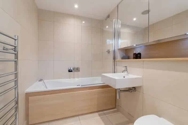 2 Bedroom Penthouse Apartment for Sale in London