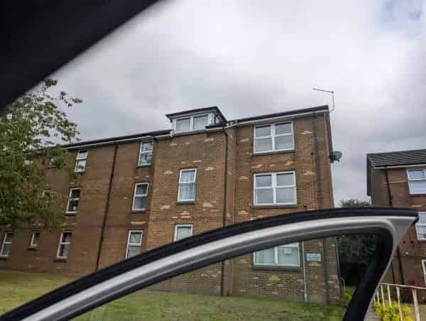 Spacious 2-Bedroom Top Floor Flat Near Sheffield