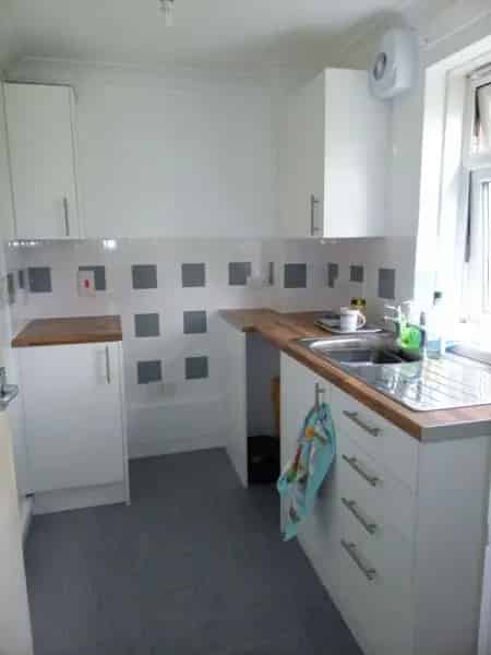 Studio Flat Near Park Shops Transport Security Entry Newly Renovated Kitchen