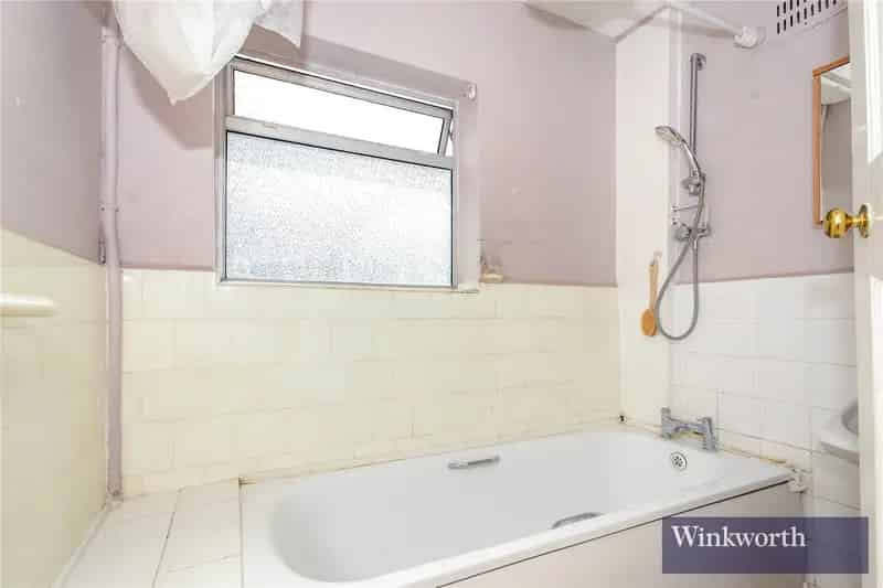 1 Bedroom Maisonette Near Harrow & Wealdstone Station