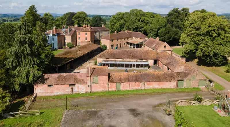 10 Bedroom Detached House for Sale in Cheltenham