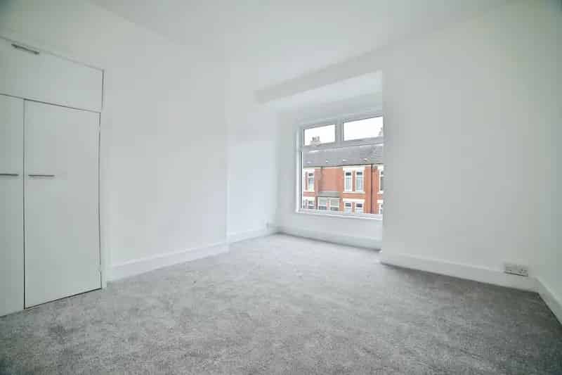 2 Bedroom Terraced House Newland Avenue Hull
