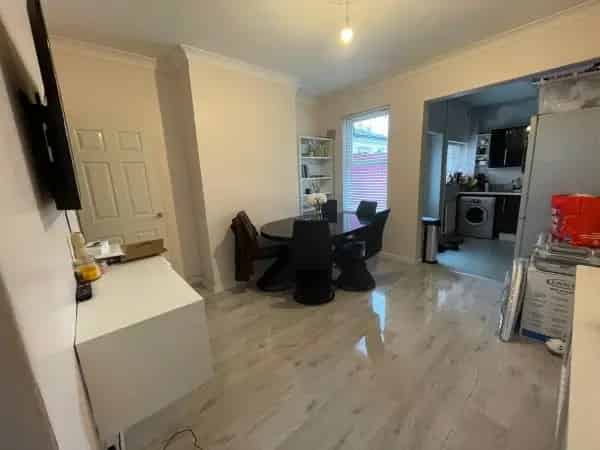 2 Bedroom Terraced House Near Amenities and Park
