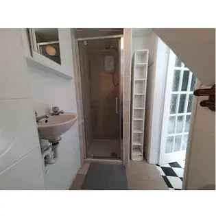 1 Bedroom Flat in London - Fully Furnished and Close to Tube