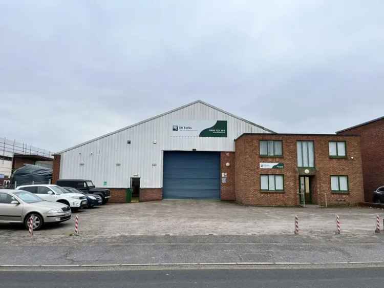Industrial Unit with Large Yard - 9880 sq ft