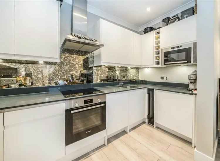 Balham Victorian Conversion Two Double Bedrooms