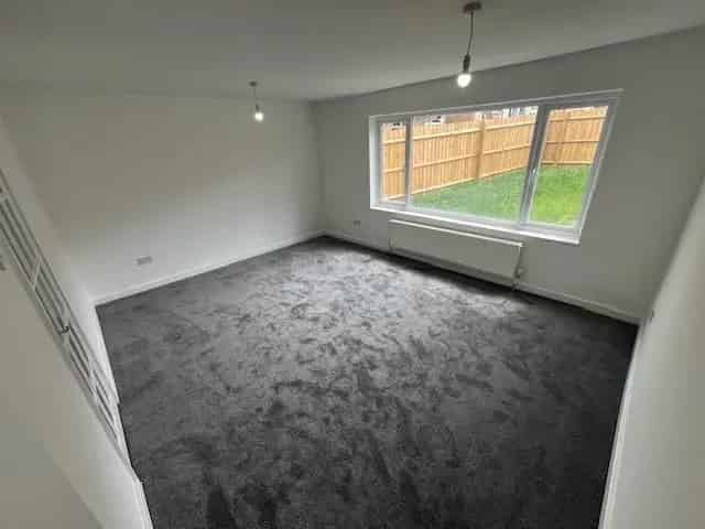 Spacious 3-Bedroom House in Kingswood - Fully Refurbished