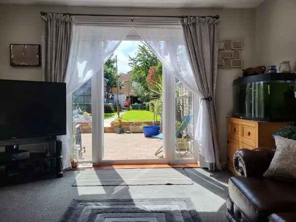 Flat For Rent in Ashford, England