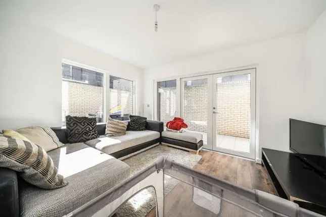 3 Bedroom Townhouse Coopers Lane London E20 New Build