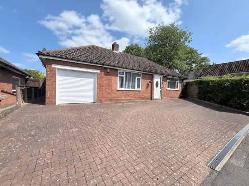 2 Bedroom Detached Bungalow for Sale