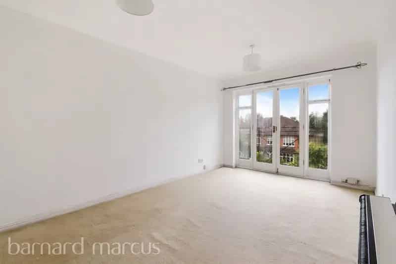 Two Bedroom Apartment with Parking and Juliet Balcony Zero Deposit Guarantee Available