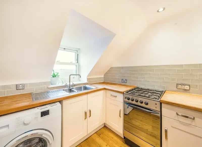 One Double Bedroom Victorian Conversion Wimbledon