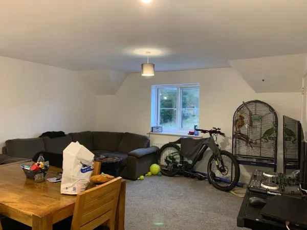 Flat For Rent in Waverley, England