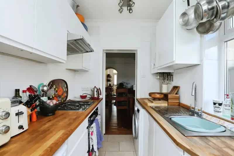 3-Bed Victorian House Large Garden Garage Off Road Parking