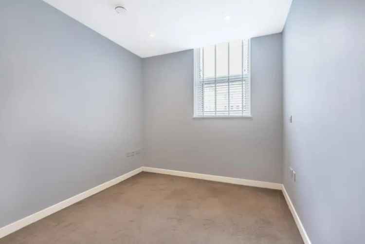 Stylish 2-Bed 2-Bath Apartment West London