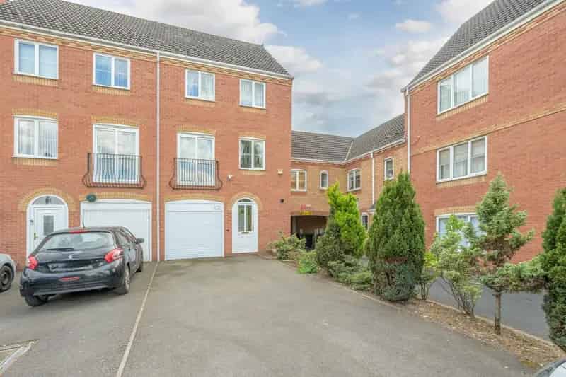3 Bedroom House For Sale Near Amenities