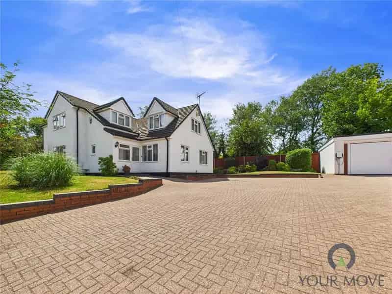 4 Bedroom Detached House Canal Views Detached Garage