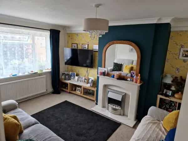 Semi Detached House Near Schools and M3 Motorway