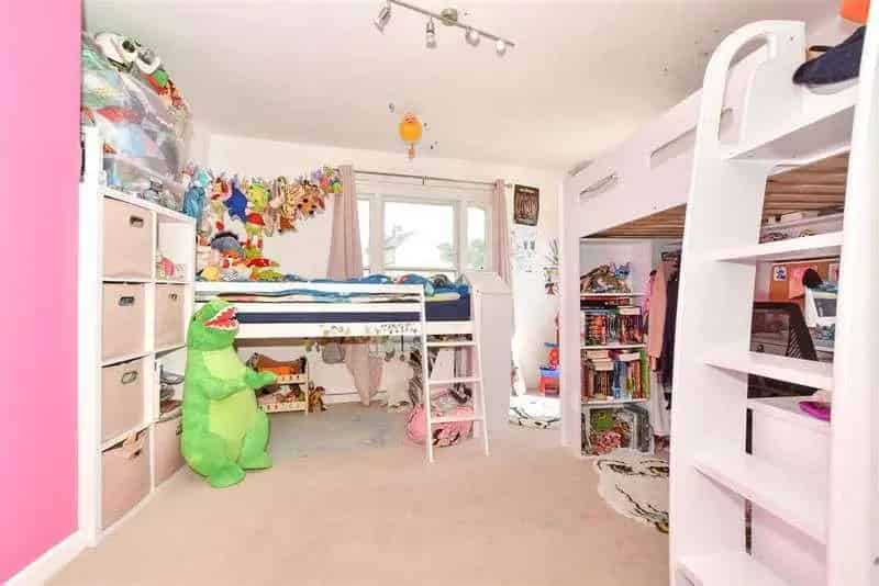 2 Bed Maisonette Near Sandgate Beach