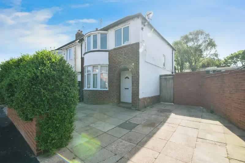 3 Bed Detached House West Bromwich - Newly Refurbished