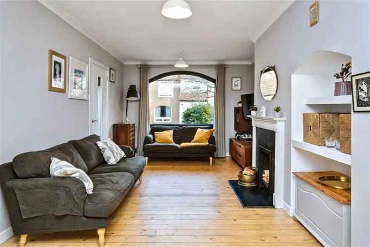 3 Bed House - End Terraced with 1 Reception Room