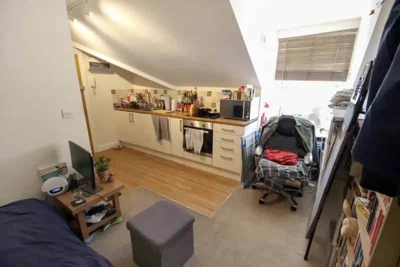 Cambridge Studio Apartment For Sale Near City Centre