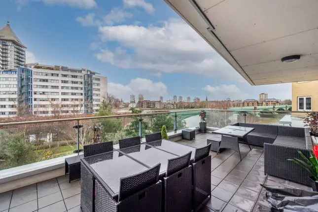 Flat to rent in The Boulevard, Imperial Wharf, London SW6