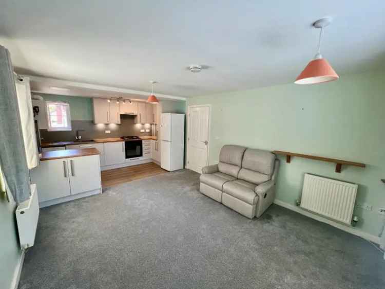 2 Bedroom Flat for Sale - Ground Floor Apartment with Garage