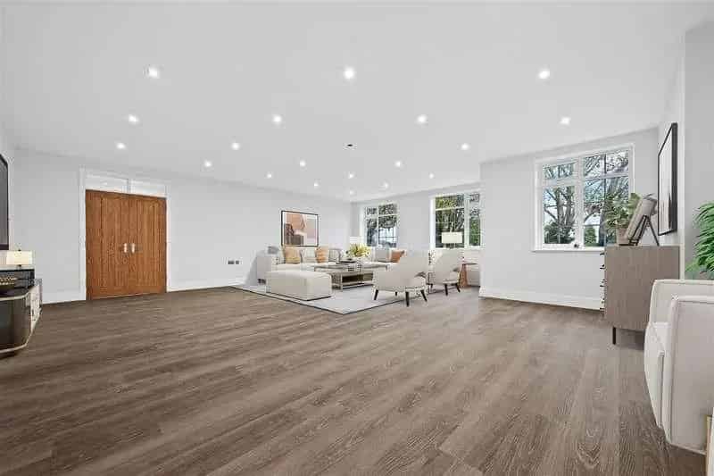 7 Bedroom Detached Houses for Sale in Croydon